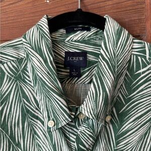 J. Crew men’s linen short sleeve button down shirt. Green. Size large.